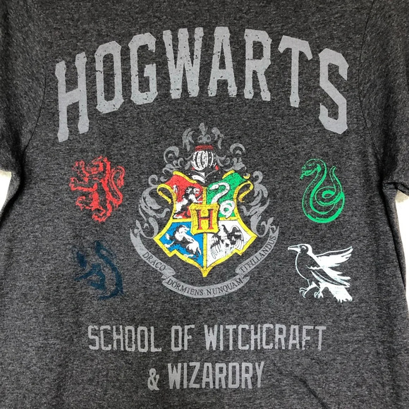 Harry Potter Hogwarts School Crest Short Sleeve Tee Gray size Small - Picture 2 of 6